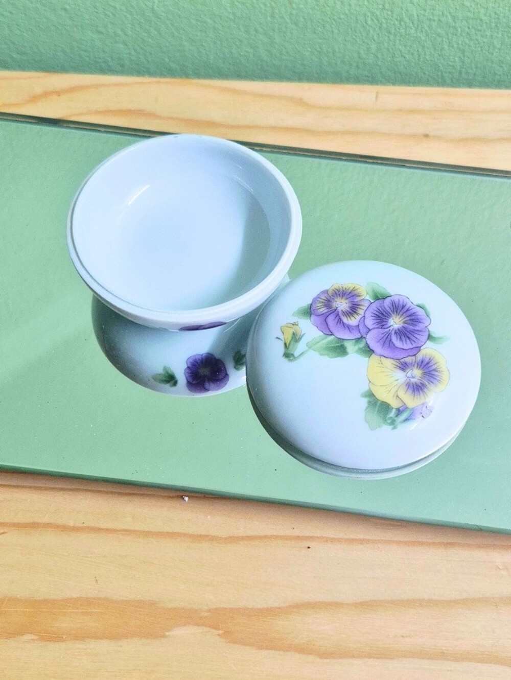 Vintage Round Porcelain Trinket Box